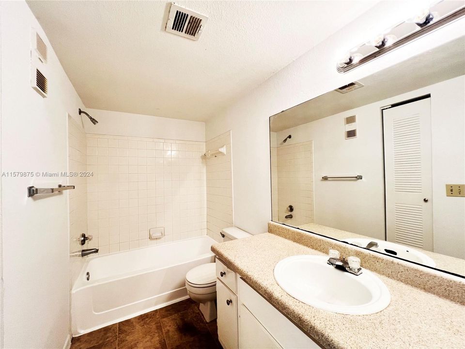 Recently Rented: $1,650 (1 beds, 1 baths, 726 Square Feet)