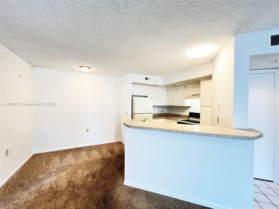 Recently Rented: $1,650 (1 beds, 1 baths, 726 Square Feet)