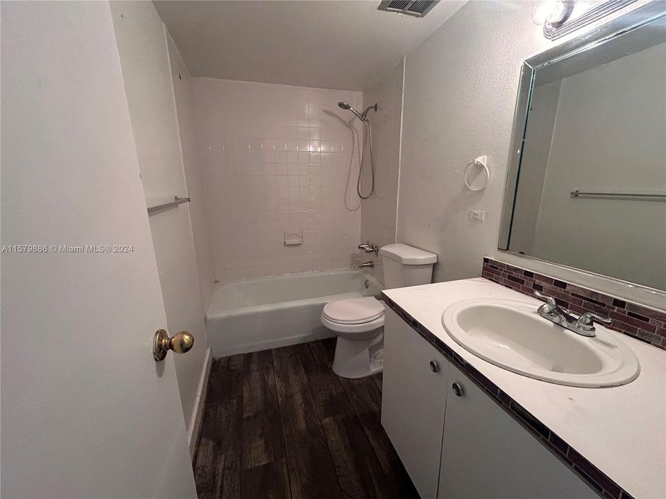 For Rent: $2,200 (2 beds, 2 baths, 1210 Square Feet)