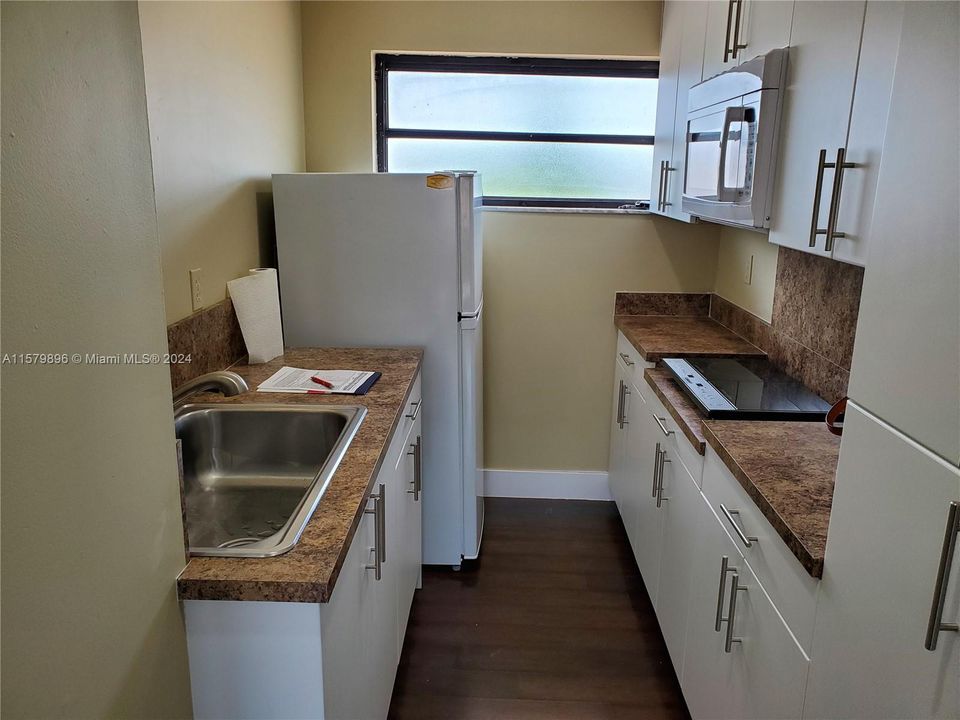 For Rent: $2,600 (2 beds, 2 baths, 2689 Square Feet)