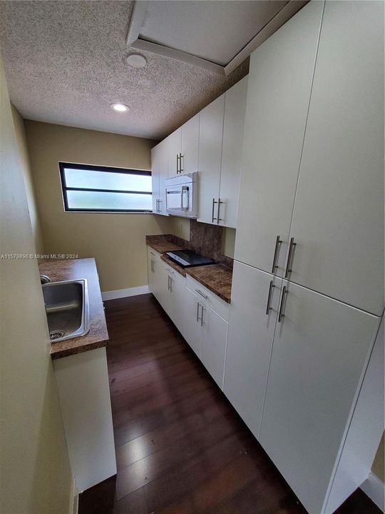 For Rent: $2,600 (2 beds, 2 baths, 2689 Square Feet)