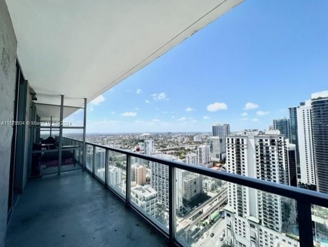 Active With Contract: $4,100 (2 beds, 2 baths, 1076 Square Feet)