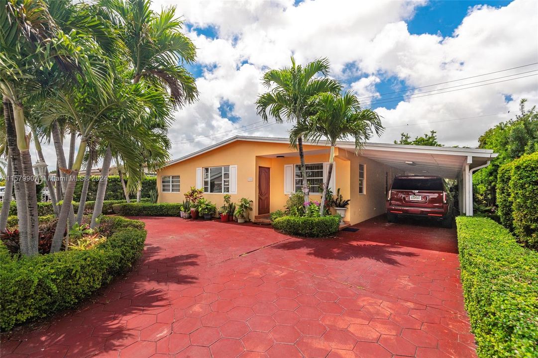 For Sale: $650,000 (4 beds, 3 baths, 1776 Square Feet)