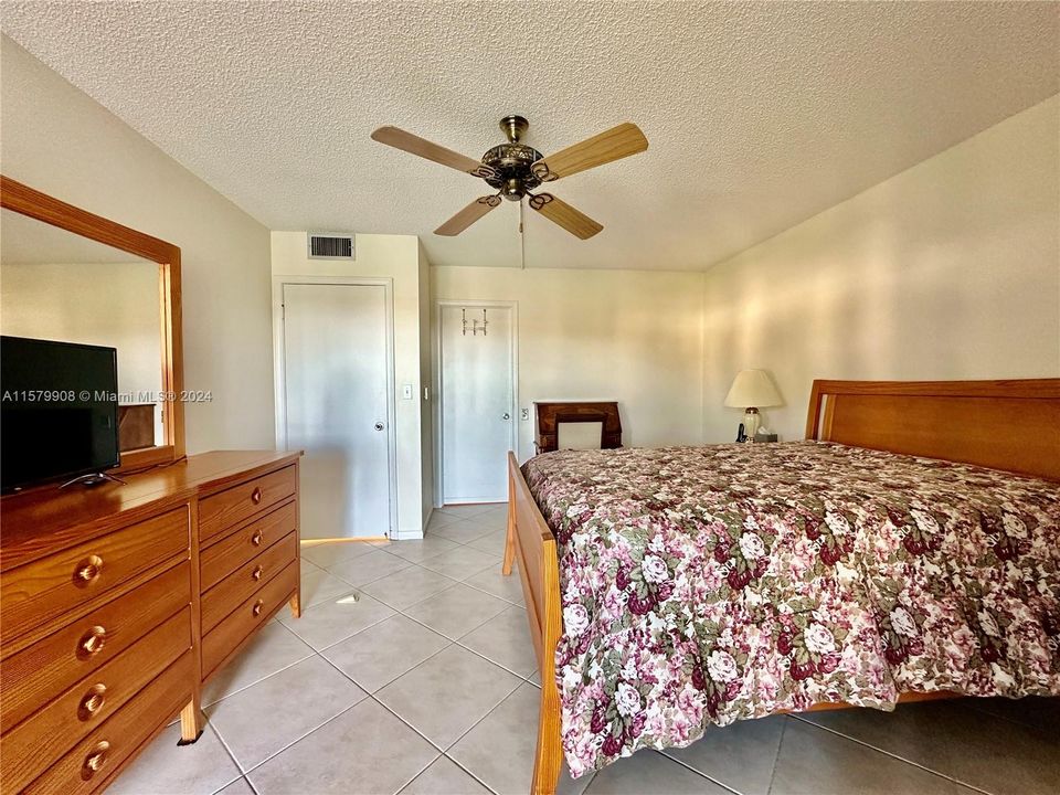 For Sale: $155,000 (2 beds, 2 baths, 1002 Square Feet)
