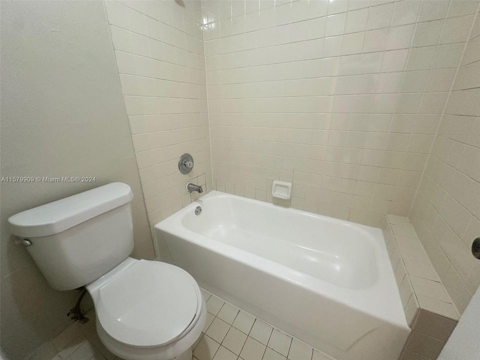 出租: $1,995 (2 贝兹, 2 浴室, 960 平方英尺)