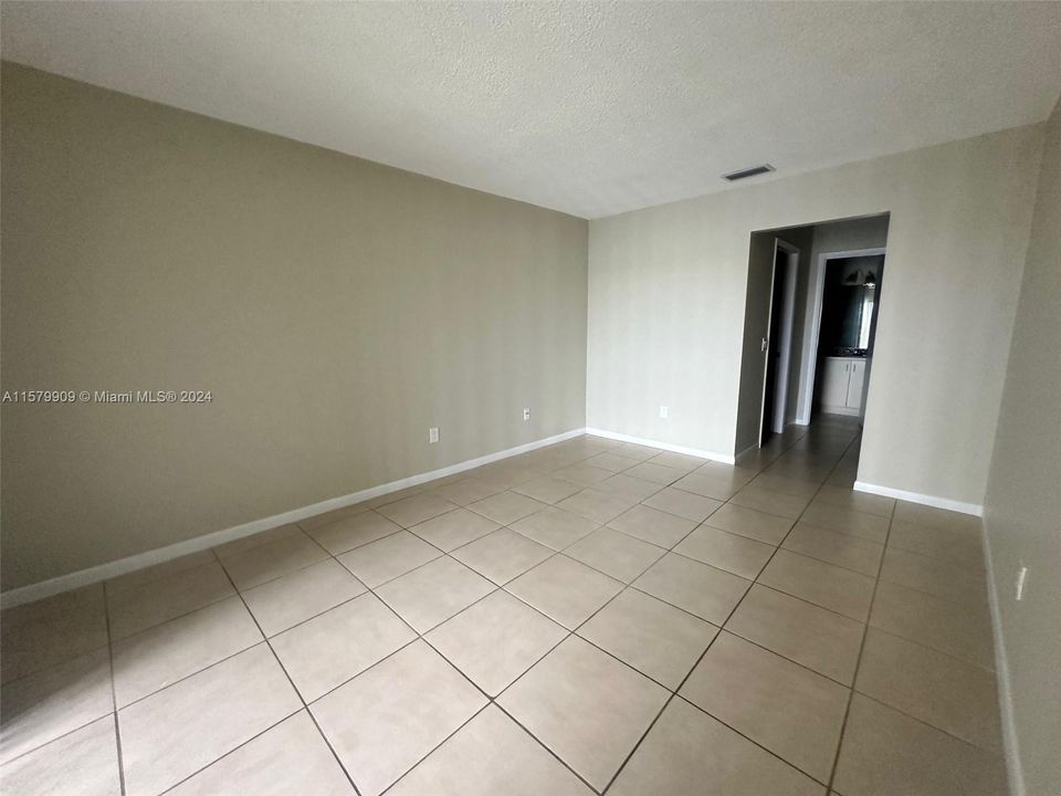 Recently Rented: $1,995 (2 beds, 2 baths, 960 Square Feet)