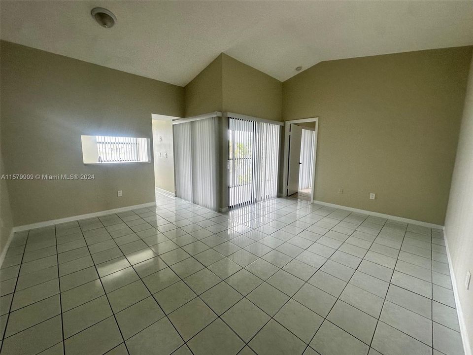 Recently Rented: $1,995 (2 beds, 2 baths, 960 Square Feet)