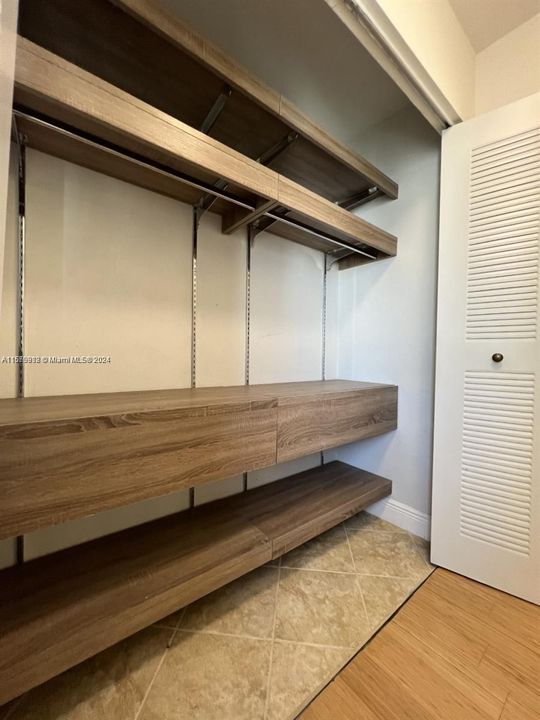 Active With Contract: $2,800 (1 beds, 1 baths, 730 Square Feet)