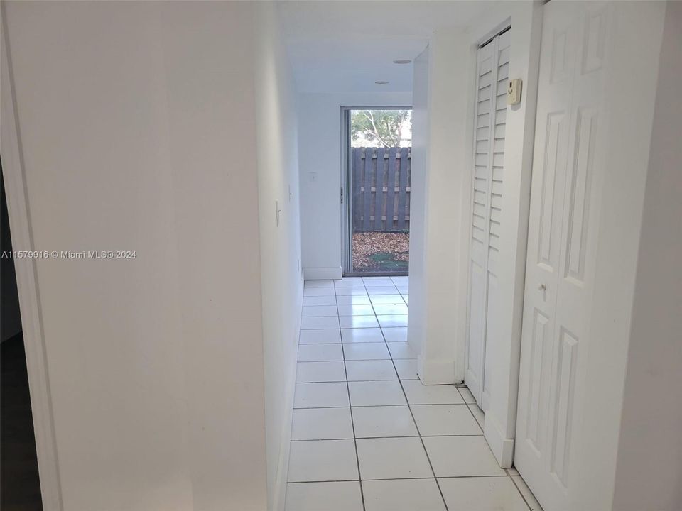 For Rent: $2,700 (3 beds, 2 baths, 21567 Square Feet)