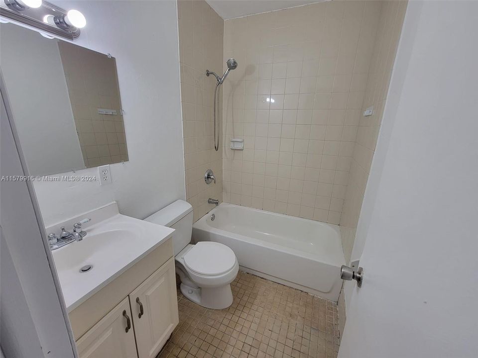 For Rent: $2,700 (3 beds, 2 baths, 21567 Square Feet)