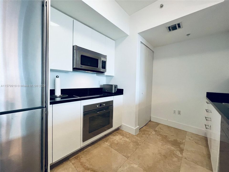 For Rent: $4,500 (2 beds, 2 baths, 1110 Square Feet)