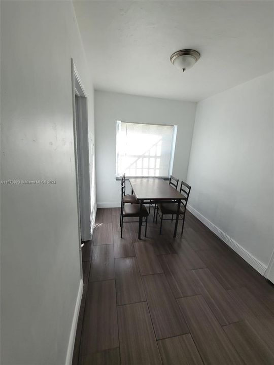 For Rent: $2,400 (2 beds, 1 baths, 3692 Square Feet)