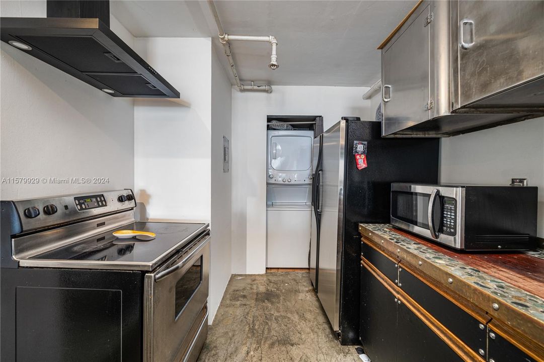 For Rent: $3,100 (1 beds, 1 baths, 1048 Square Feet)