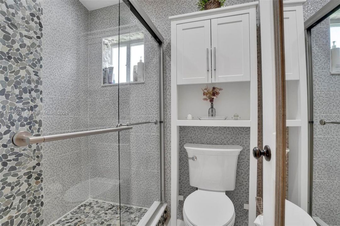 最近售出: $458,700 (3 贝兹, 2 浴室, 1206 平方英尺)