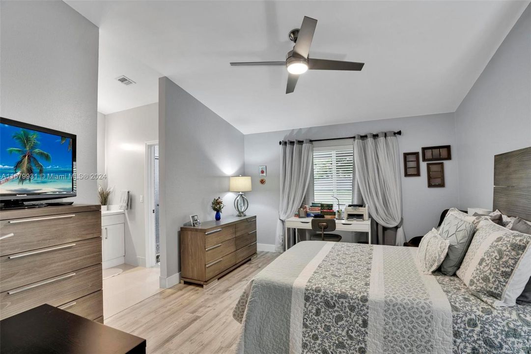 Active With Contract: $458,700 (3 beds, 2 baths, 1206 Square Feet)