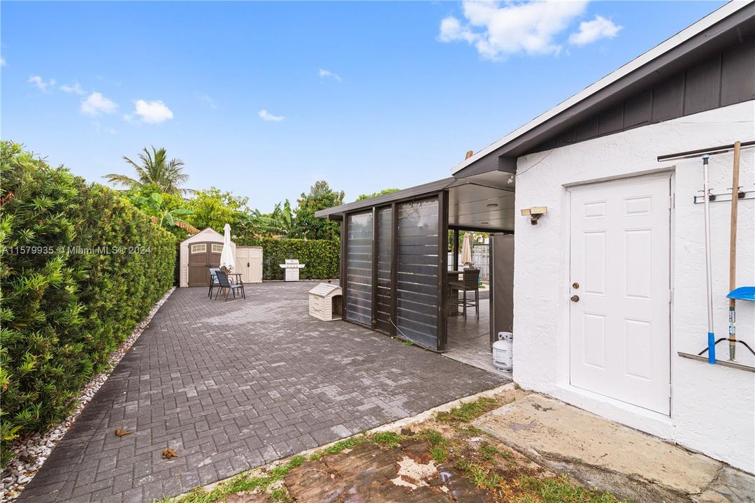 Active With Contract: $515,000 (3 beds, 2 baths, 1350 Square Feet)