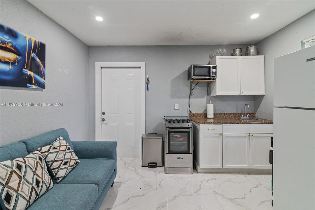 Recently Sold: $515,000 (3 beds, 2 baths, 1350 Square Feet)