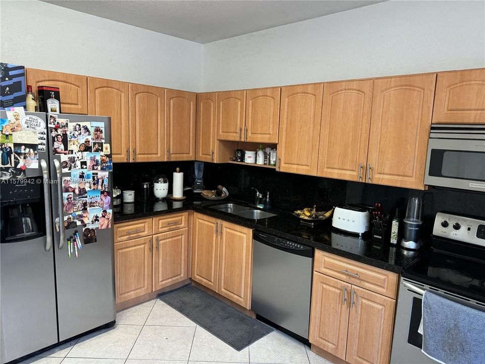 For Rent: $2,895 (3 beds, 3 baths, 1351 Square Feet)
