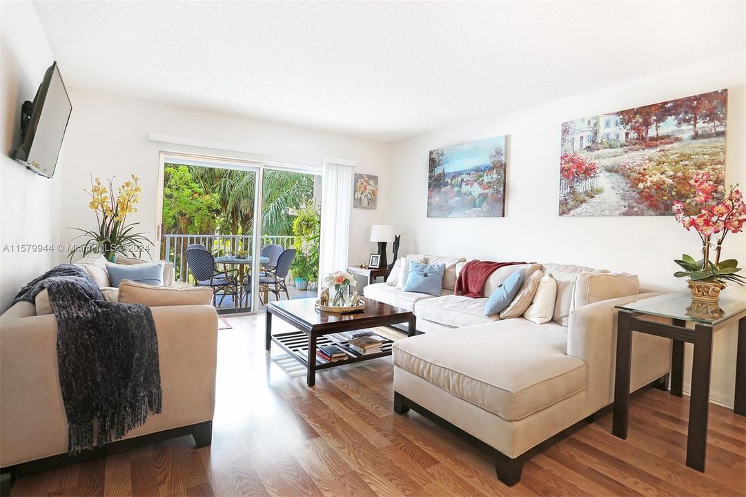 For Sale: $240,000 (2 beds, 2 baths, 1164 Square Feet)