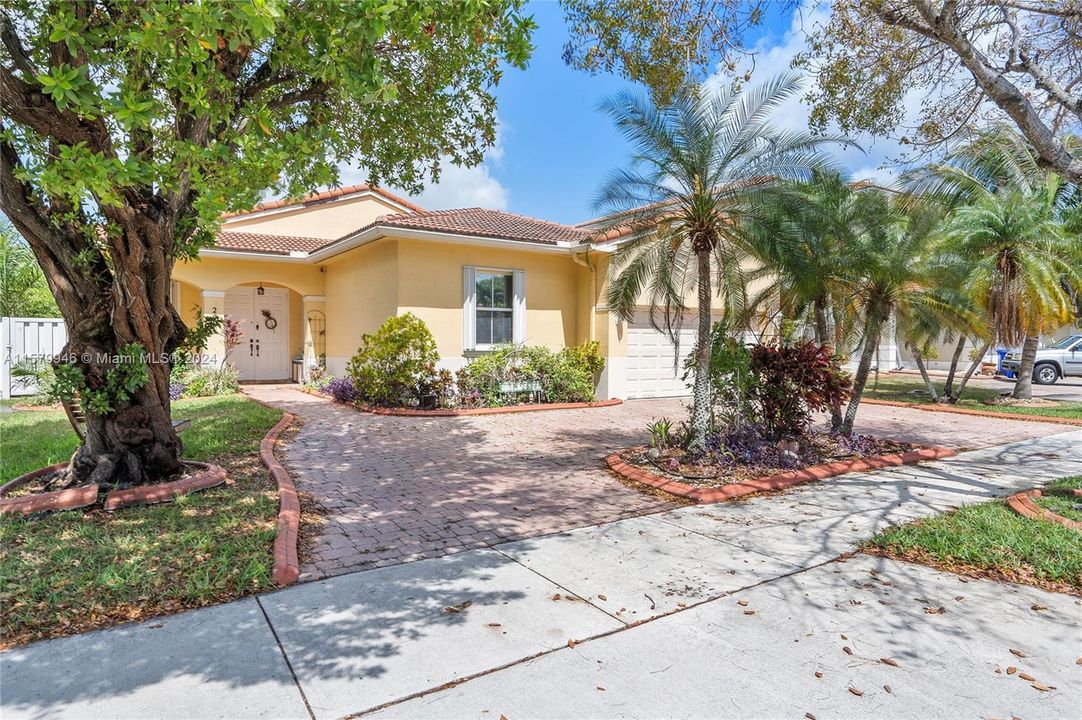 Active With Contract: $660,000 (4 beds, 2 baths, 1855 Square Feet)