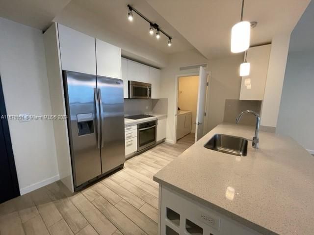 For Sale: $630,000 (1 beds, 1 baths, 828 Square Feet)