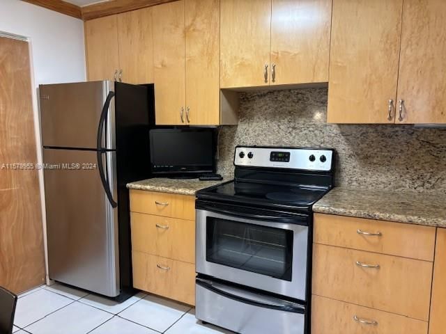 For Sale: $354,000 (2 beds, 2 baths, 1080 Square Feet)