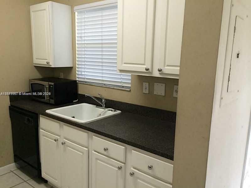 Recently Rented: $1,900 (1 beds, 1 baths, 628 Square Feet)
