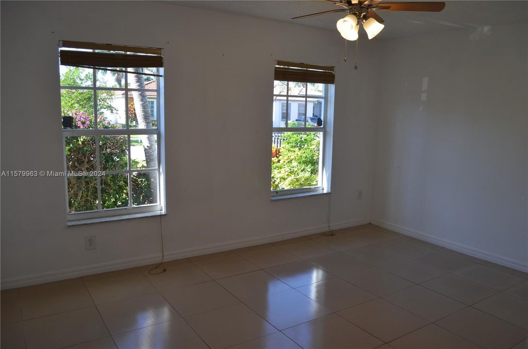 For Rent: $3,000 (3 beds, 2 baths, 1263 Square Feet)
