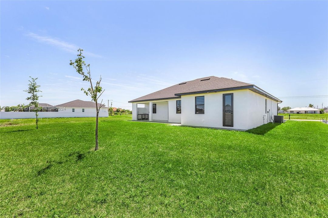 For Sale: $469,000 (3 beds, 3 baths, 1666 Square Feet)