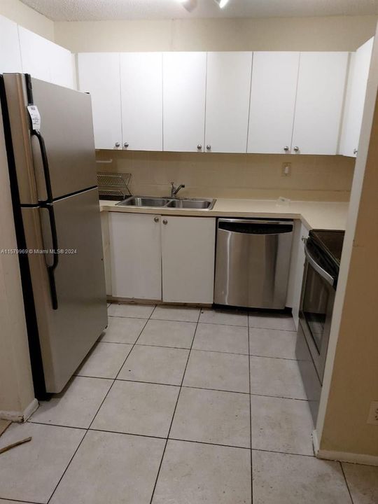 For Rent: $1,835 (2 beds, 1 baths, 800 Square Feet)