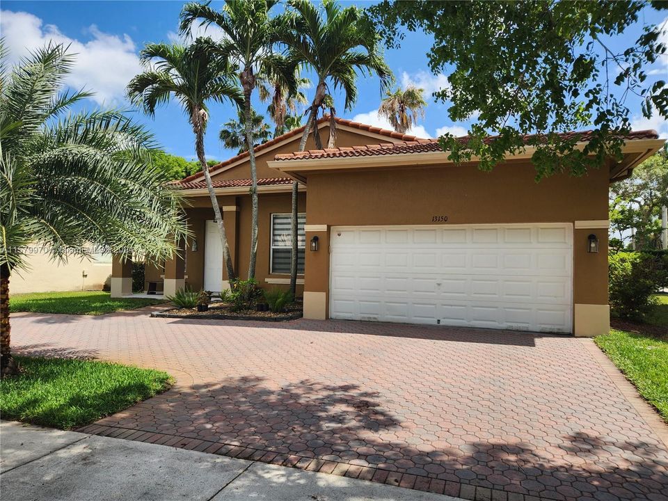 For Sale: $749,900 (4 beds, 2 baths, 1967 Square Feet)
