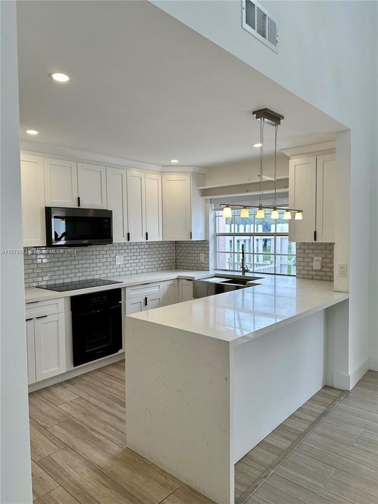 Active With Contract: $3,200 (2 beds, 2 baths, 1410 Square Feet)