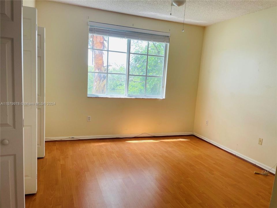 For Rent: $1,950 (1 beds, 1 baths, 726 Square Feet)