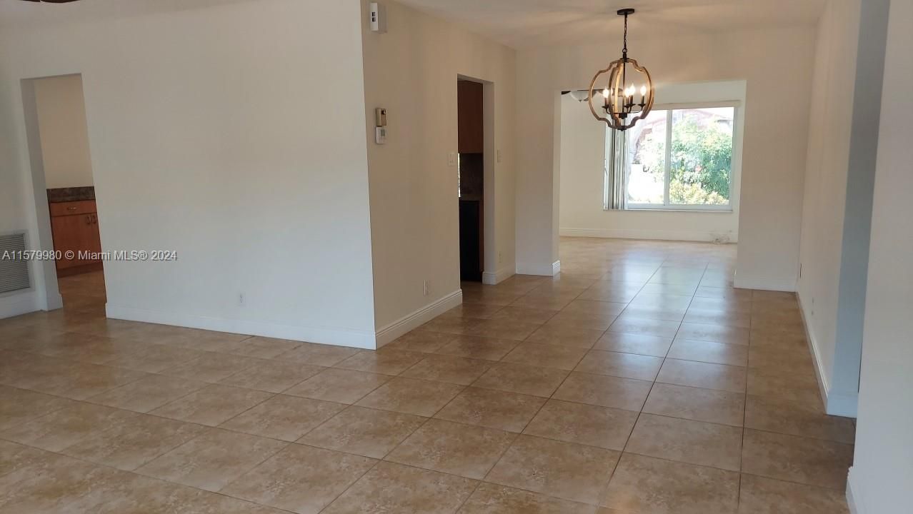 For Sale: $350,000 (2 beds, 2 baths, 1587 Square Feet)
