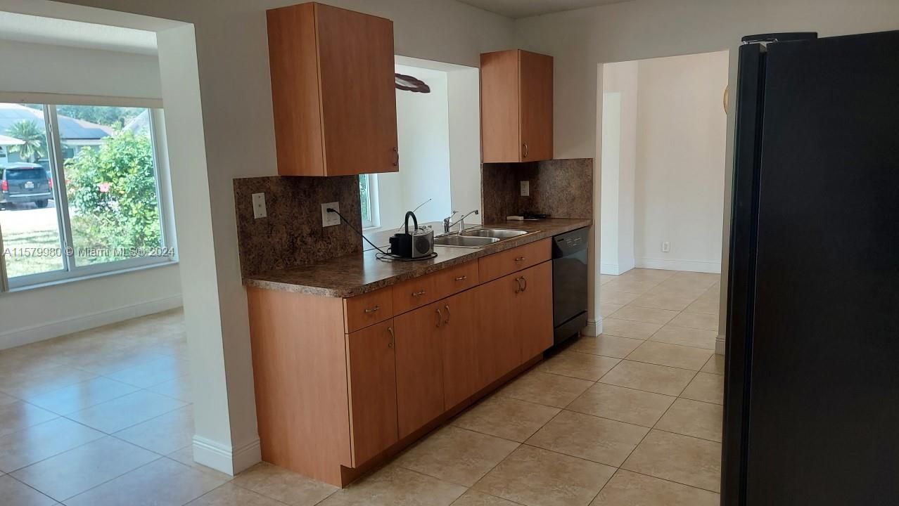 For Sale: $350,000 (2 beds, 2 baths, 1587 Square Feet)