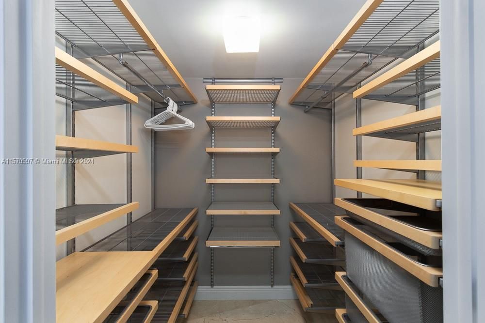 Recently Rented: $9,000 (1 beds, 1 baths, 1008 Square Feet)