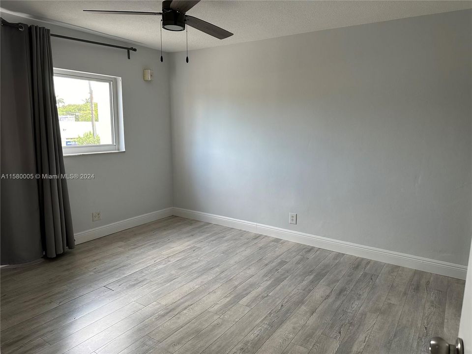 For Sale: $265,000 (2 beds, 1 baths, 960 Square Feet)