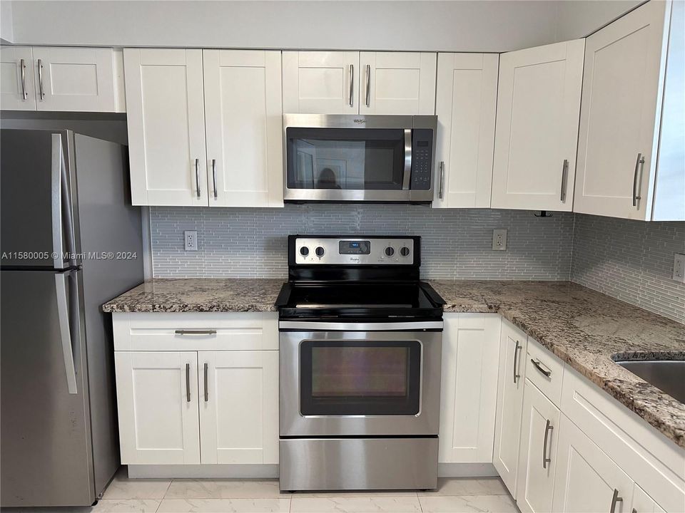 For Sale: $265,000 (2 beds, 1 baths, 960 Square Feet)