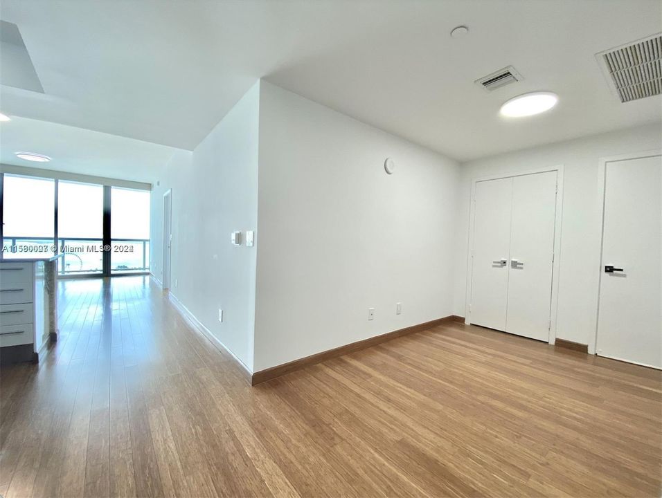 Active With Contract: $3,800 (1 beds, 1 baths, 948 Square Feet)