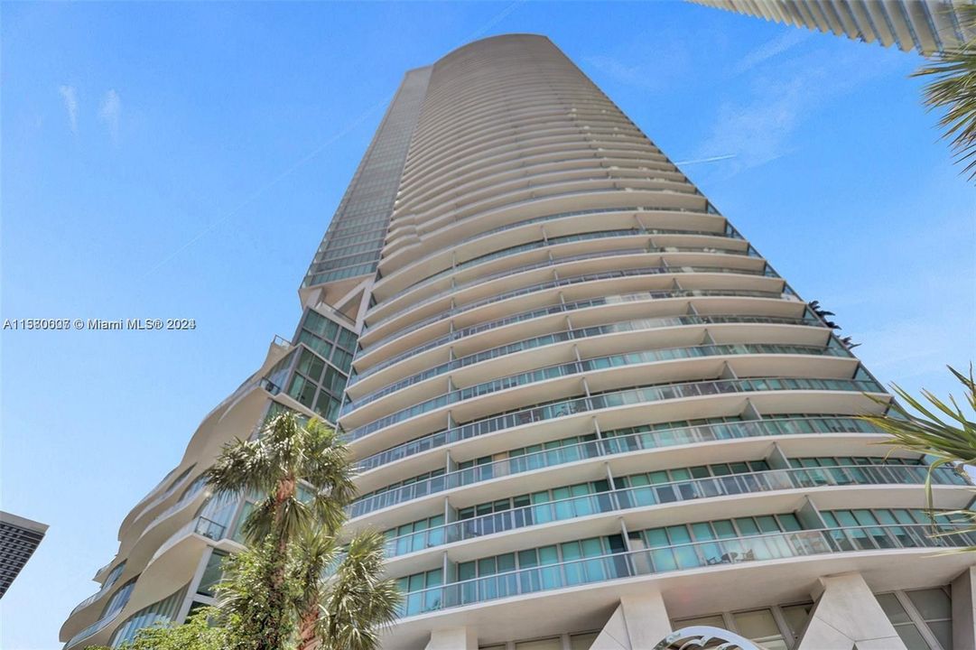 Active With Contract: $3,800 (1 beds, 1 baths, 948 Square Feet)