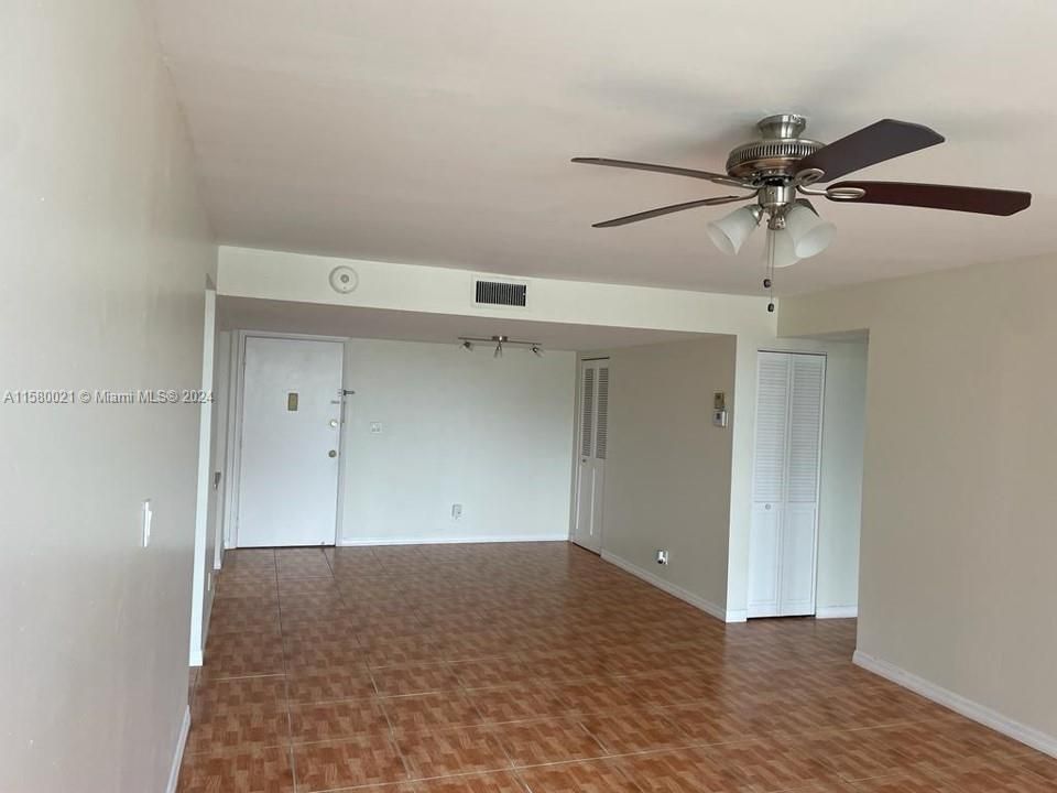 For Sale: $185,000 (2 beds, 2 baths, 1040 Square Feet)