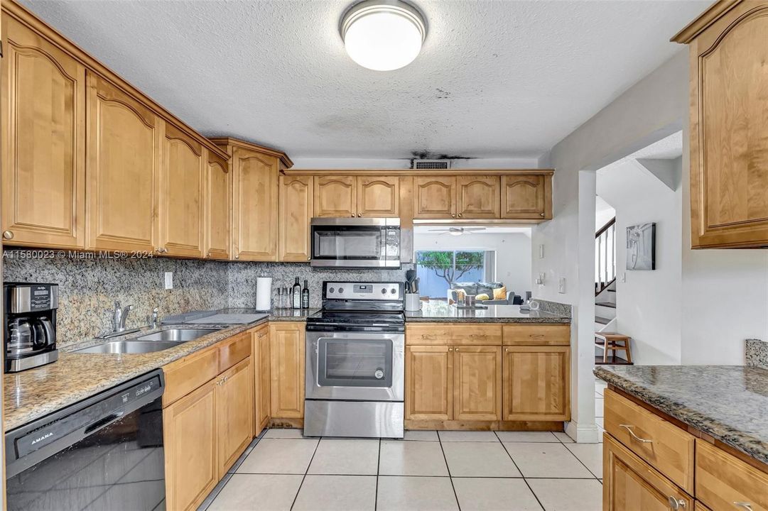 For Sale: $335,000 (3 beds, 2 baths, 1440 Square Feet)