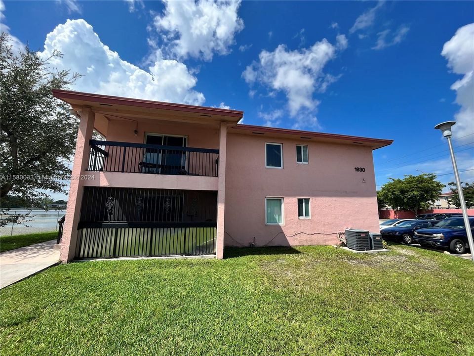 Active With Contract: $2,150 (3 beds, 2 baths, 1085 Square Feet)
