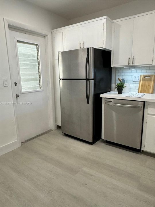For Sale: $163,800 (1 beds, 1 baths, 770 Square Feet)