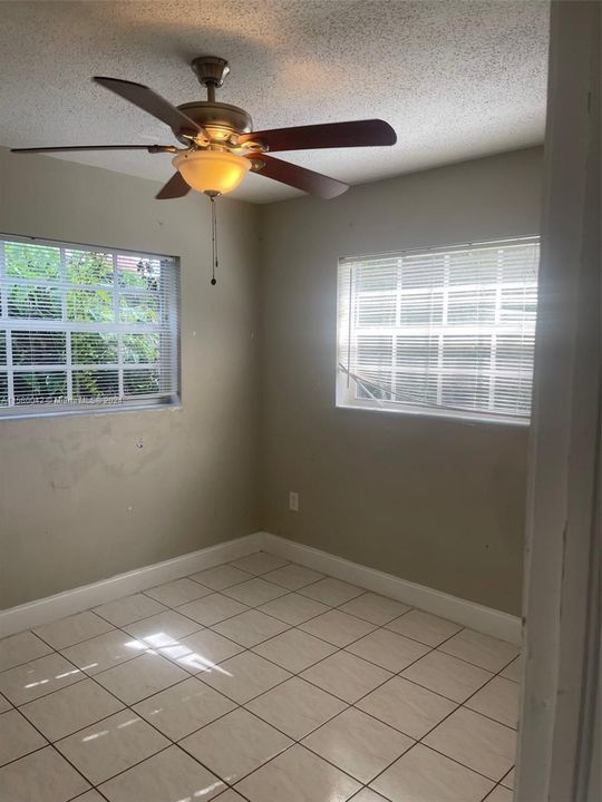 For Sale: $339,900 (2 beds, 1 baths, 834 Square Feet)