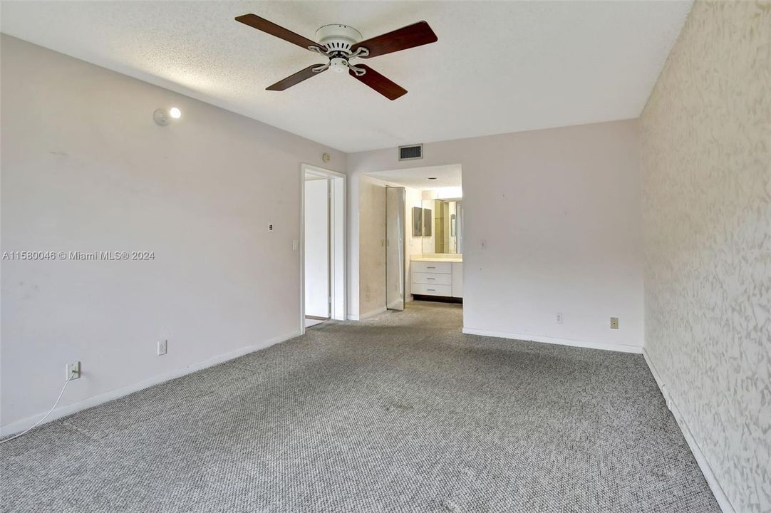 For Sale: $299,000 (2 beds, 2 baths, 1507 Square Feet)