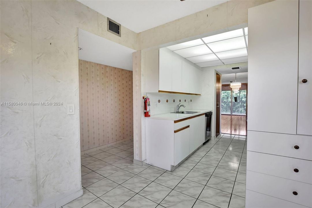 For Sale: $299,000 (2 beds, 2 baths, 1507 Square Feet)