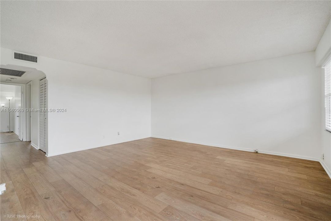 For Rent: $2,000 (2 beds, 2 baths, 1044 Square Feet)