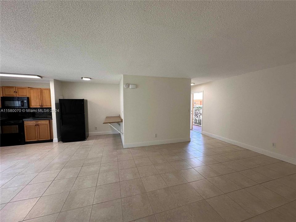 For Sale: $275,000 (2 beds, 1 baths, 981 Square Feet)