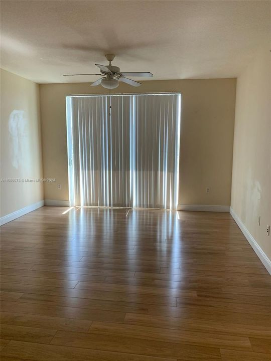 For Rent: $1,900 (1 beds, 1 baths, 756 Square Feet)